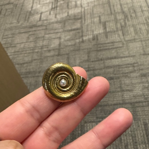 Adjustable Gold Spiral Shell ring - Picture 2 of 9